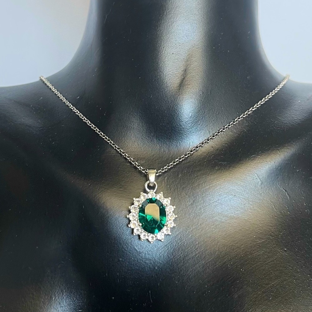 Sterling silver silver tone emerald gem pendant necklace